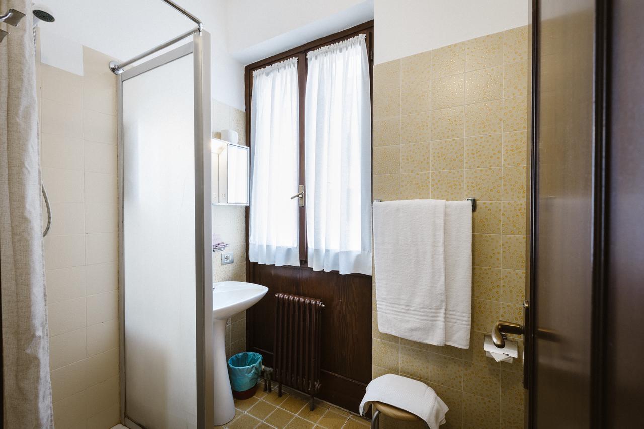 Hotel Meuble Moderno Laveno-Mombello Kültér fotó