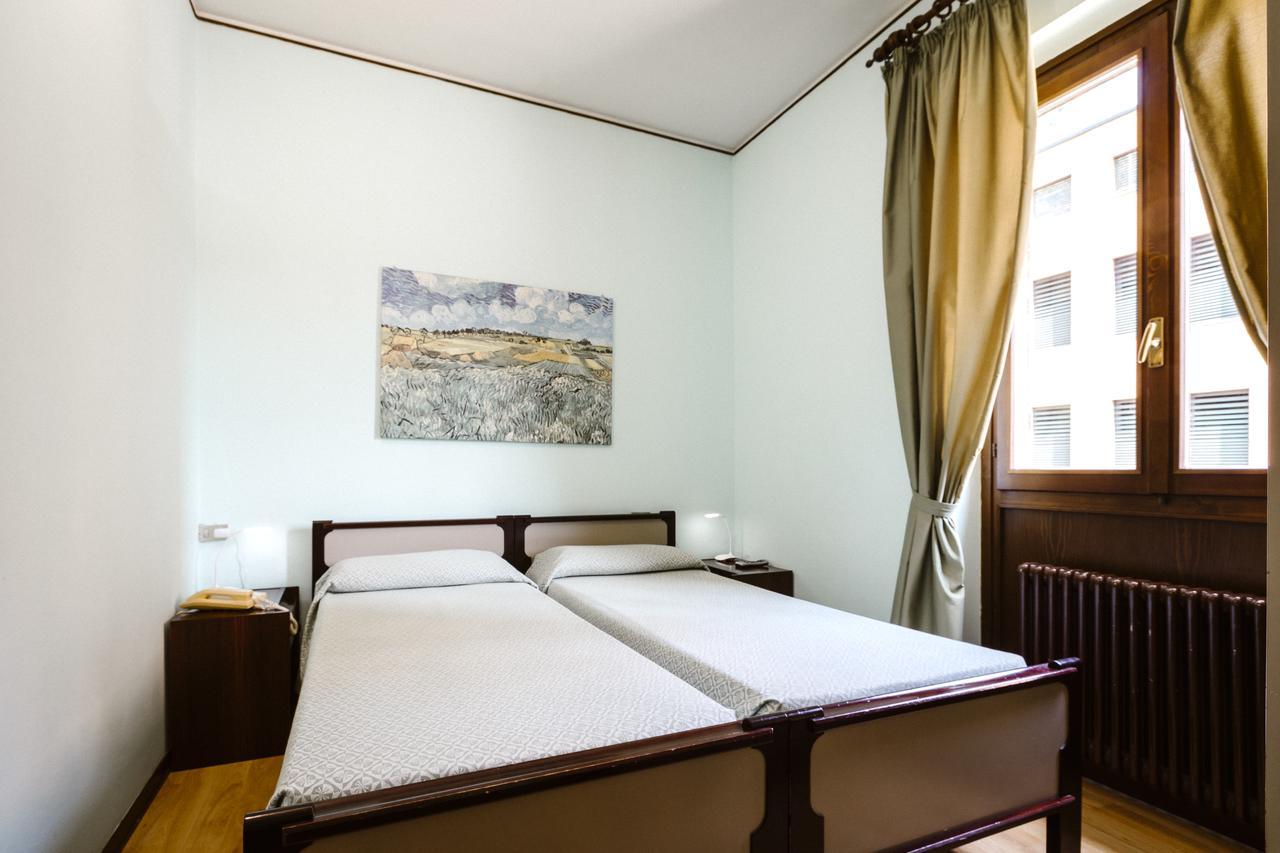 Hotel Meuble Moderno Laveno-Mombello Kültér fotó