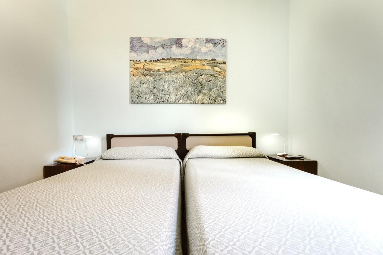 Hotel Meuble Moderno Laveno-Mombello Kültér fotó
